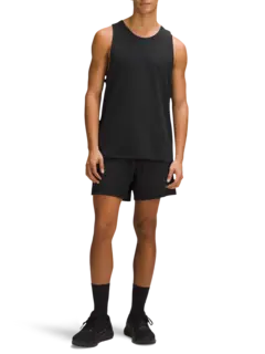 بلوزة بدون أكمام من تشكيلة زيرود إن