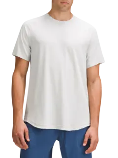 تيشرت بأكمام قصيرة من تشكيلة لايسنس تو ترين