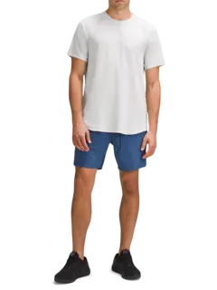 تيشرت بأكمام قصيرة من تشكيلة لايسنس تو ترين