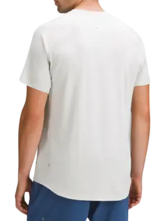 تيشرت بأكمام قصيرة من تشكيلة لايسنس تو ترين