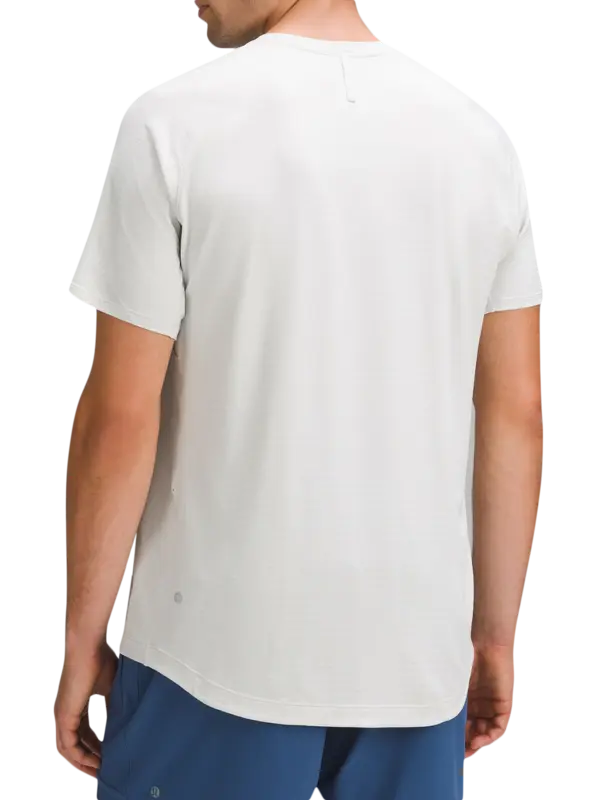 تيشرت بأكمام قصيرة من تشكيلة لايسنس تو ترين