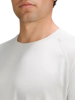 تيشرت بأكمام قصيرة من تشكيلة لايسنس تو ترين