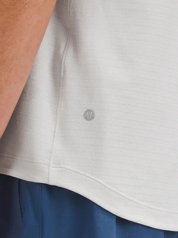 تيشرت بأكمام قصيرة من تشكيلة لايسنس تو ترين