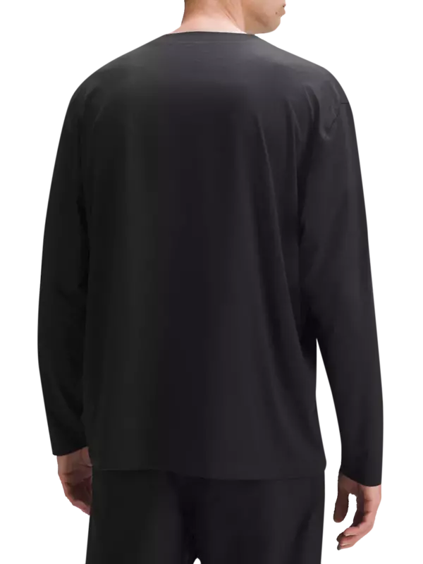 تيشيرت فاندمنتال كبير الحجم