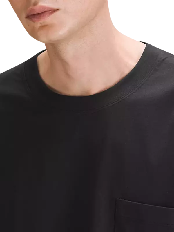 تيشيرت فاندمنتال كبير الحجم