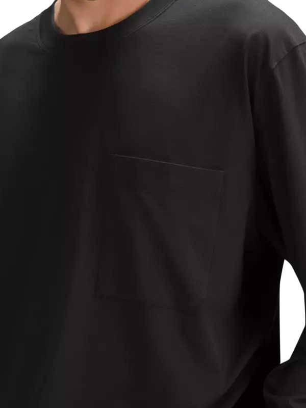 تيشيرت فاندمنتال كبير الحجم