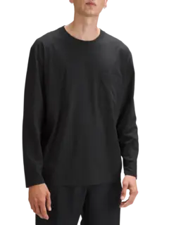 تيشيرت فاندمنتال كبير الحجم