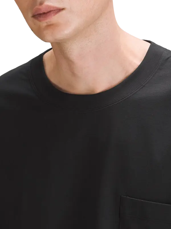 تيشيرت فاندمنتال كبير الحجم