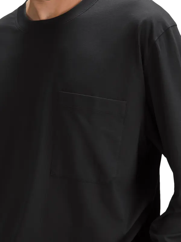 تيشيرت فاندمنتال كبير الحجم