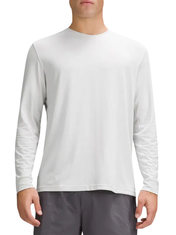 تيشرت بقصة واسعة وأكمام طويلة من تشكيلة لايسنس تو ترين