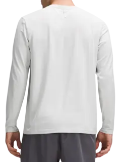 تيشرت بقصة واسعة وأكمام طويلة من تشكيلة لايسنس تو ترين