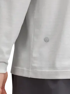 تيشرت بقصة واسعة وأكمام طويلة من تشكيلة لايسنس تو ترين