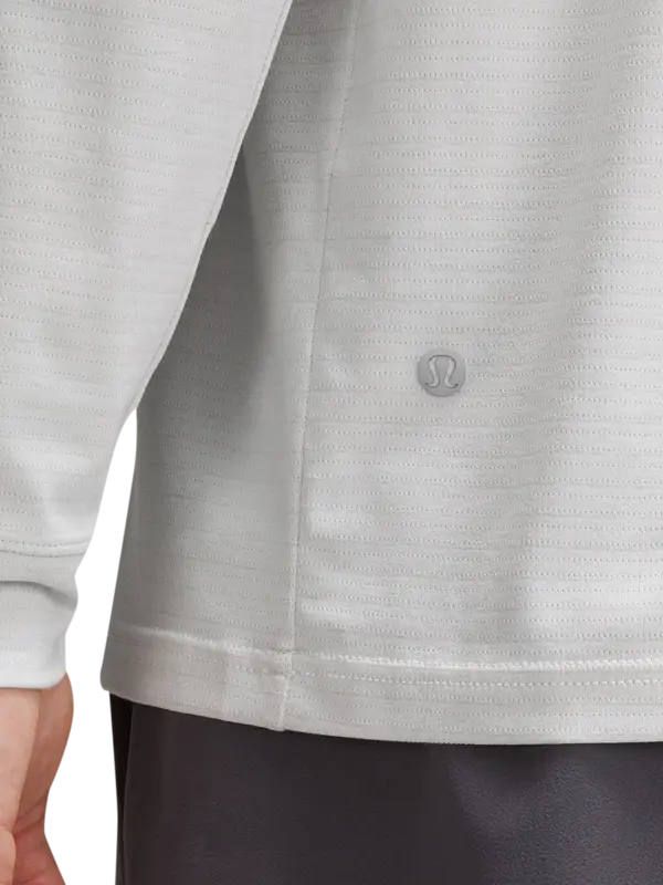 تيشرت بقصة واسعة وأكمام طويلة من تشكيلة لايسنس تو ترين