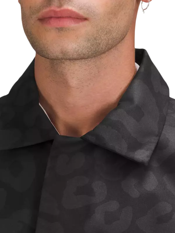 معطف لاب بطبعة جلد الفهد