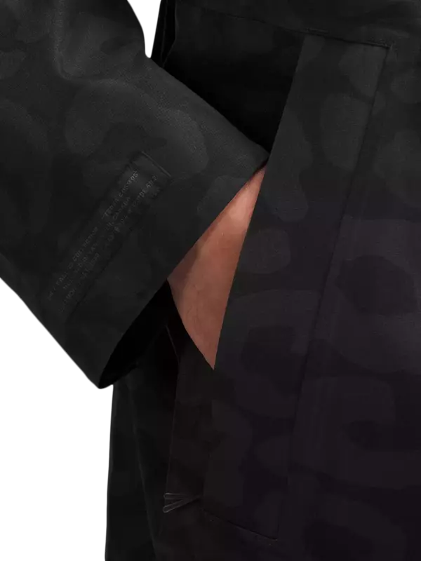 معطف لاب بطبعة جلد الفهد