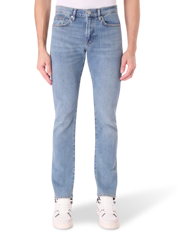 بنطال جينز لوم بقصة ضيقة