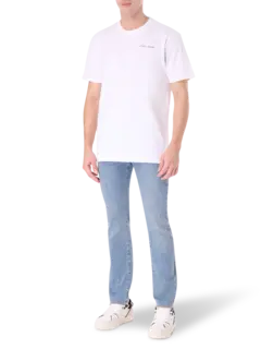 بنطال جينز لوم بقصة ضيقة