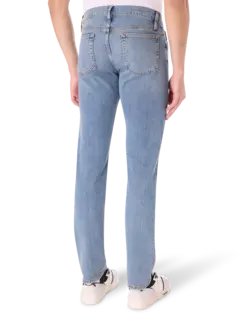 بنطال جينز لوم بقصة ضيقة