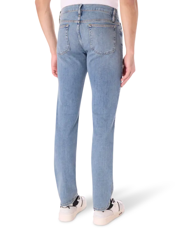 بنطال جينز لوم بقصة ضيقة