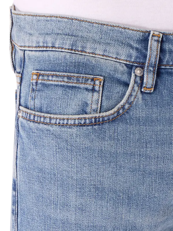 بنطال جينز لوم بقصة ضيقة