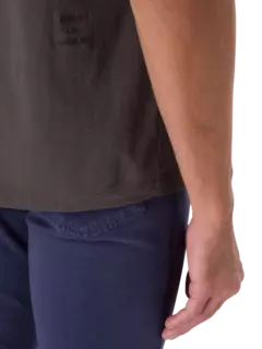 تيشيرت مزين بشعار فريم