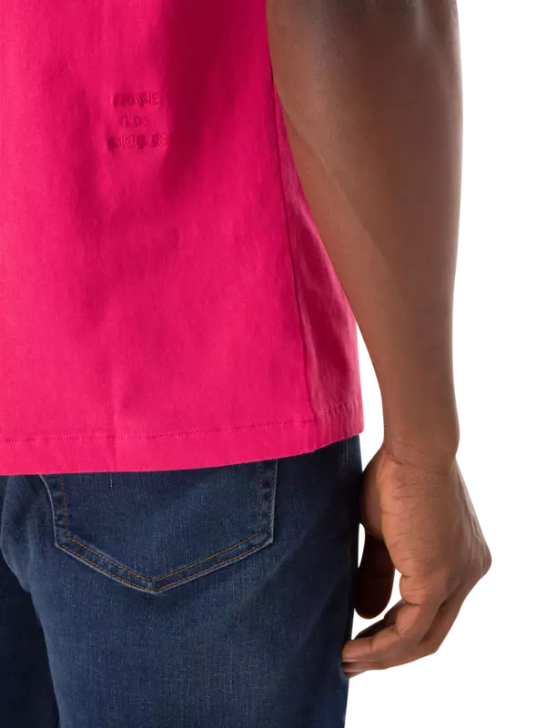 تيشيرت مزين بشعار فريم