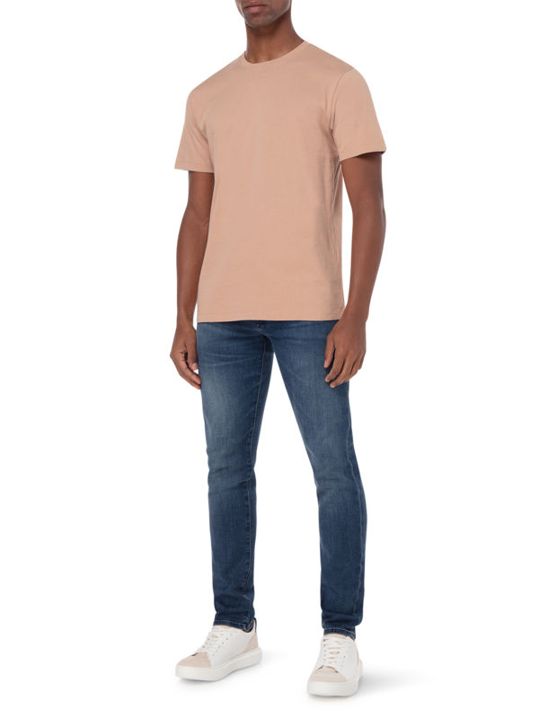 تيشيرت بإطار مزين بشعار