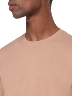 تيشيرت بإطار مزين بشعار