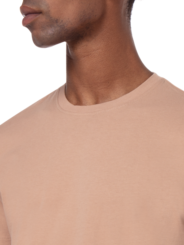 تيشيرت بإطار مزين بشعار