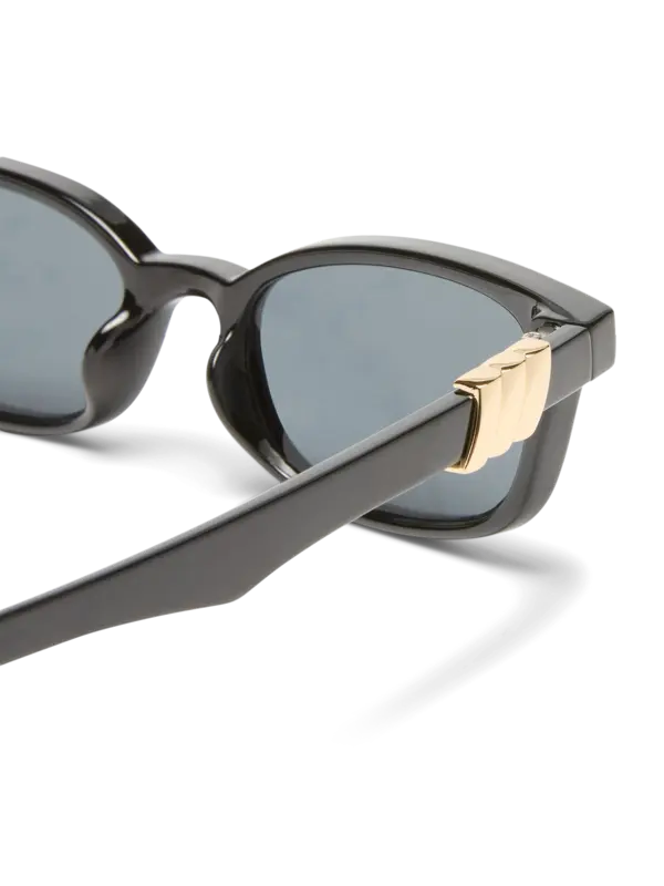 /original/LSP2552153_LESP_Blacksmoke_4.png_convert-600x800