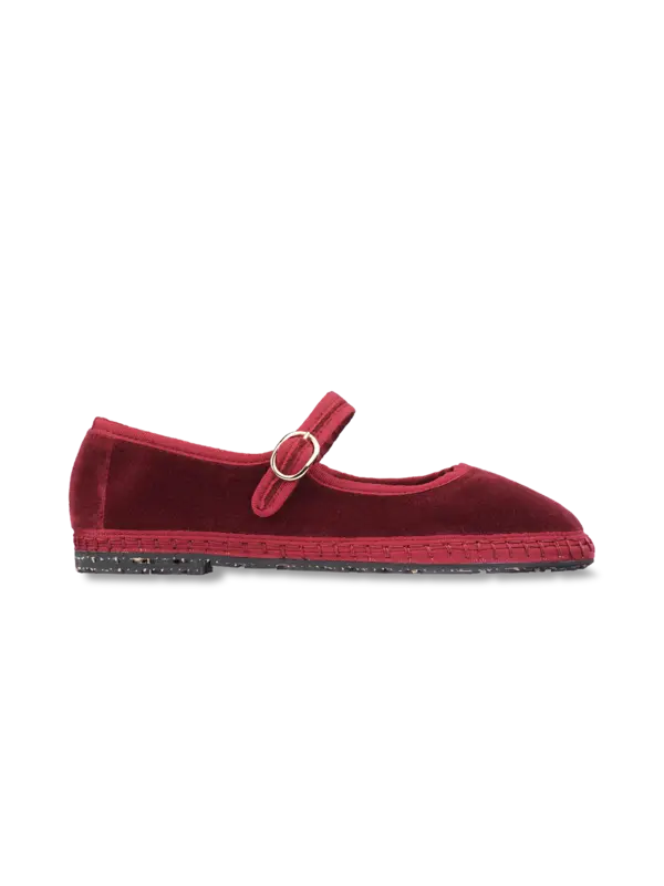 /original/LUCRECIA_CONS_Red_1.png_convert-600x800