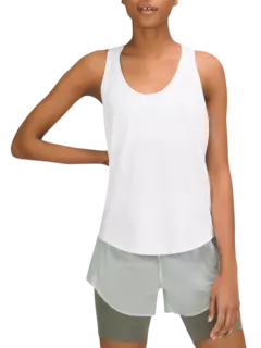 بلوزة بدون أكمام من تشكيلة لوف