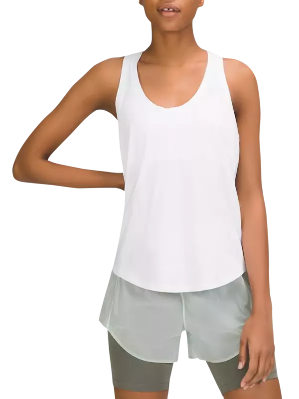 بلوزة بدون أكمام من تشكيلة لوف