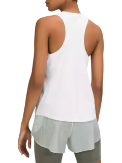 بلوزة بدون أكمام من تشكيلة لوف