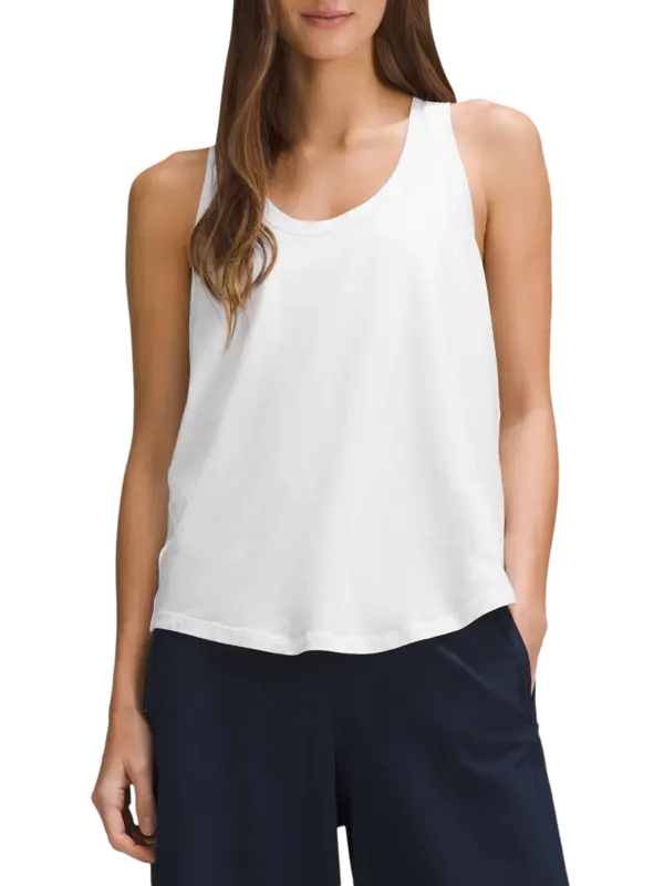 بلوزة بدون أكمام من تشكيلة لوف