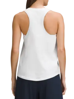 بلوزة بدون أكمام من تشكيلة لوف