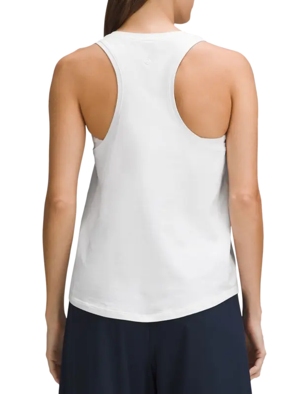 بلوزة بدون أكمام من تشكيلة لوف