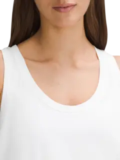 بلوزة بدون أكمام من تشكيلة لوف