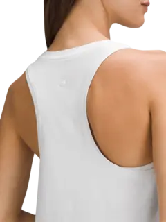 بلوزة بدون أكمام من تشكيلة لوف