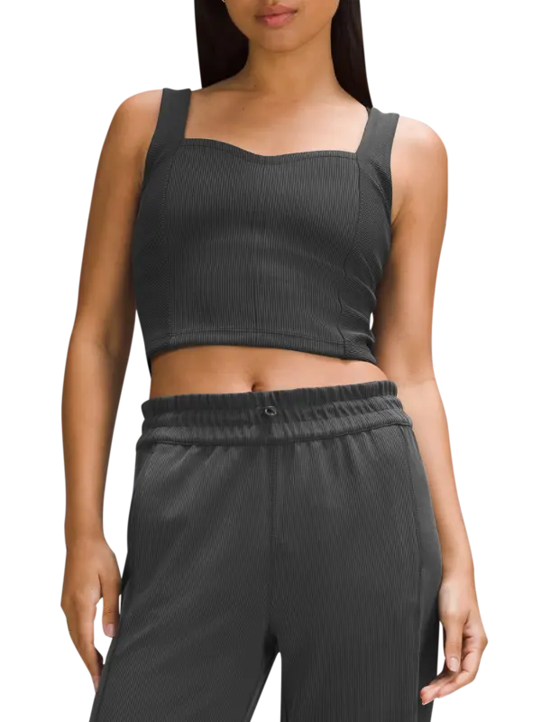 بلوزة بدون أكمام مضلعة سوفتستريم بفتحة رقبة على شكل قلب