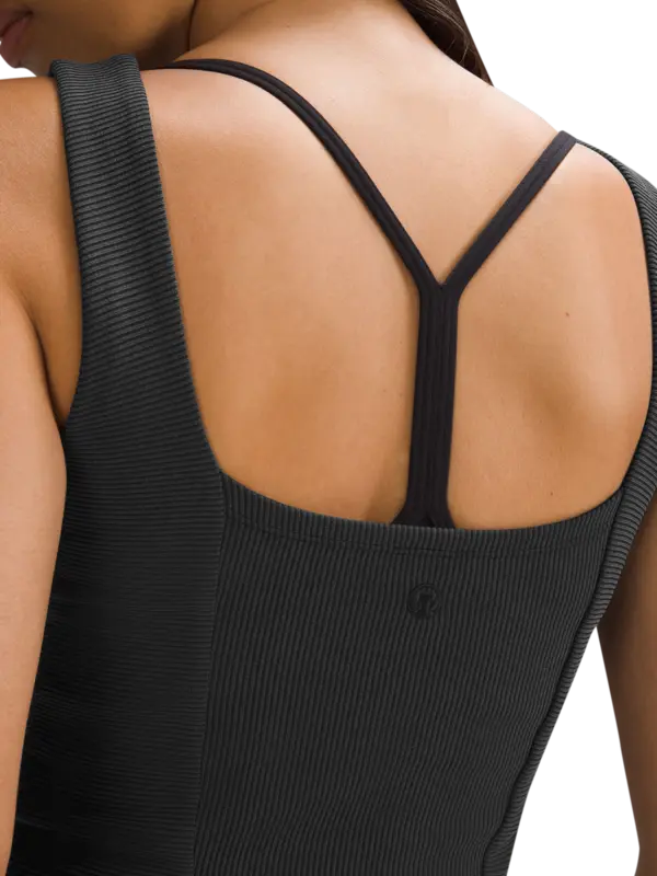 بلوزة بدون أكمام مضلعة سوفتستريم بفتحة رقبة على شكل قلب