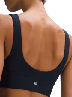 حمالة صدر رياضية بفتحة رقبة على شكل حرف V من تشكيلة ألاين