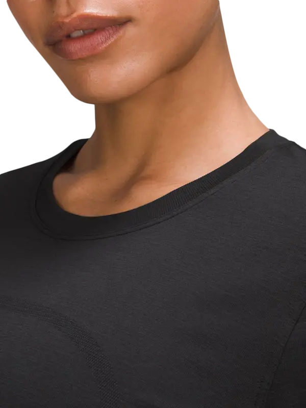 تيشيرت Swiftly كبير الحجم بأكمام طويلة