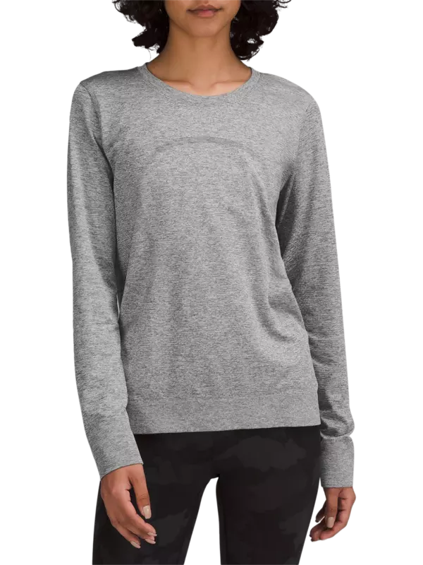 تيشيرت سويفتلي كبير الحجم بأكمام طويلة