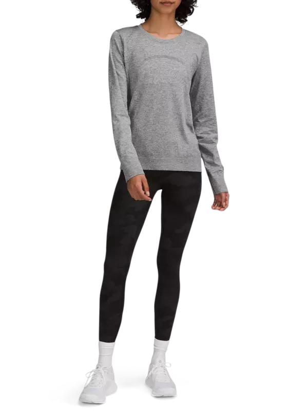 تيشيرت سويفتلي كبير الحجم بأكمام طويلة