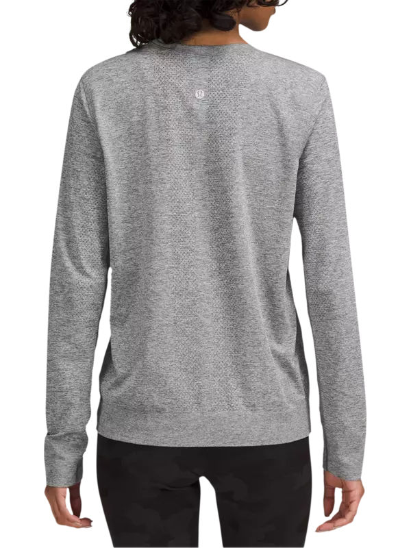 تيشيرت سويفتلي كبير الحجم بأكمام طويلة