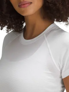 تيشيرت سويفتلي تيك 2.0 بأكمام قصيرة