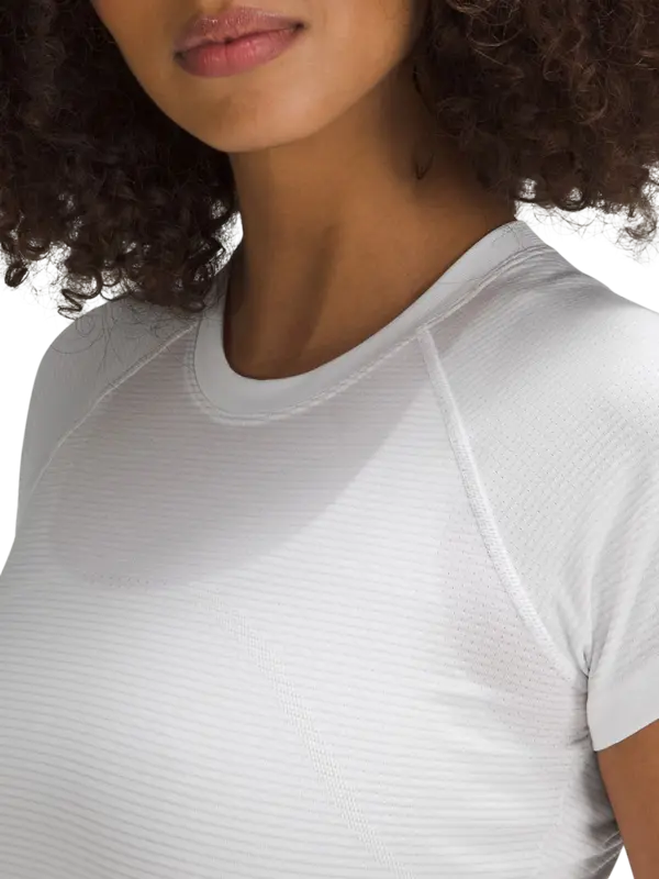 تيشيرت سويفتلي تيك 2.0 بأكمام قصيرة