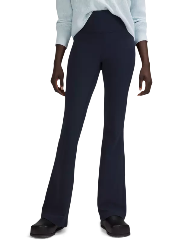 بنطال جروف من قماش نولو بقصة ضيقة من الأعلى وواسعة من الأسفل بخصر مرتفع للغاية