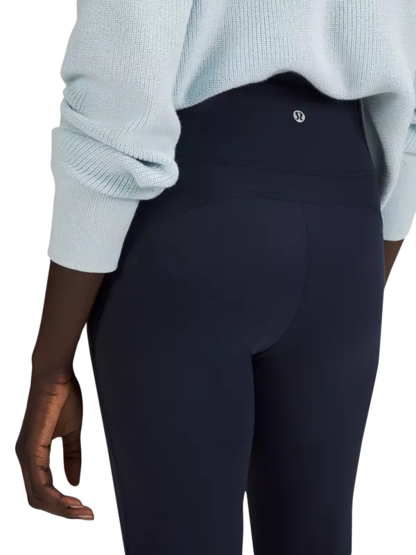 بنطال جروف من قماش نولو بقصة ضيقة من الأعلى وواسعة من الأسفل بخصر مرتفع للغاية